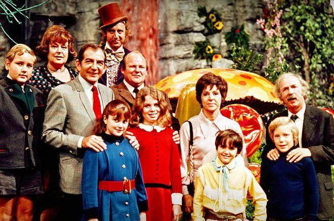 Willy Wonka and the Chocolate Factory 1 «ویلی وانکا و کارخانه شکلات‌سازی»؛ آرامشی در چشمانِ آبی صاحب یک کارخانه‌ی شکلات‌سازی رویایی